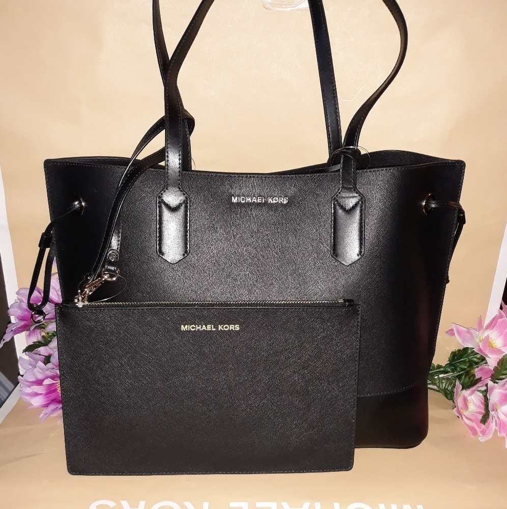 Michael kors tote shoppers  w/ wristlet set